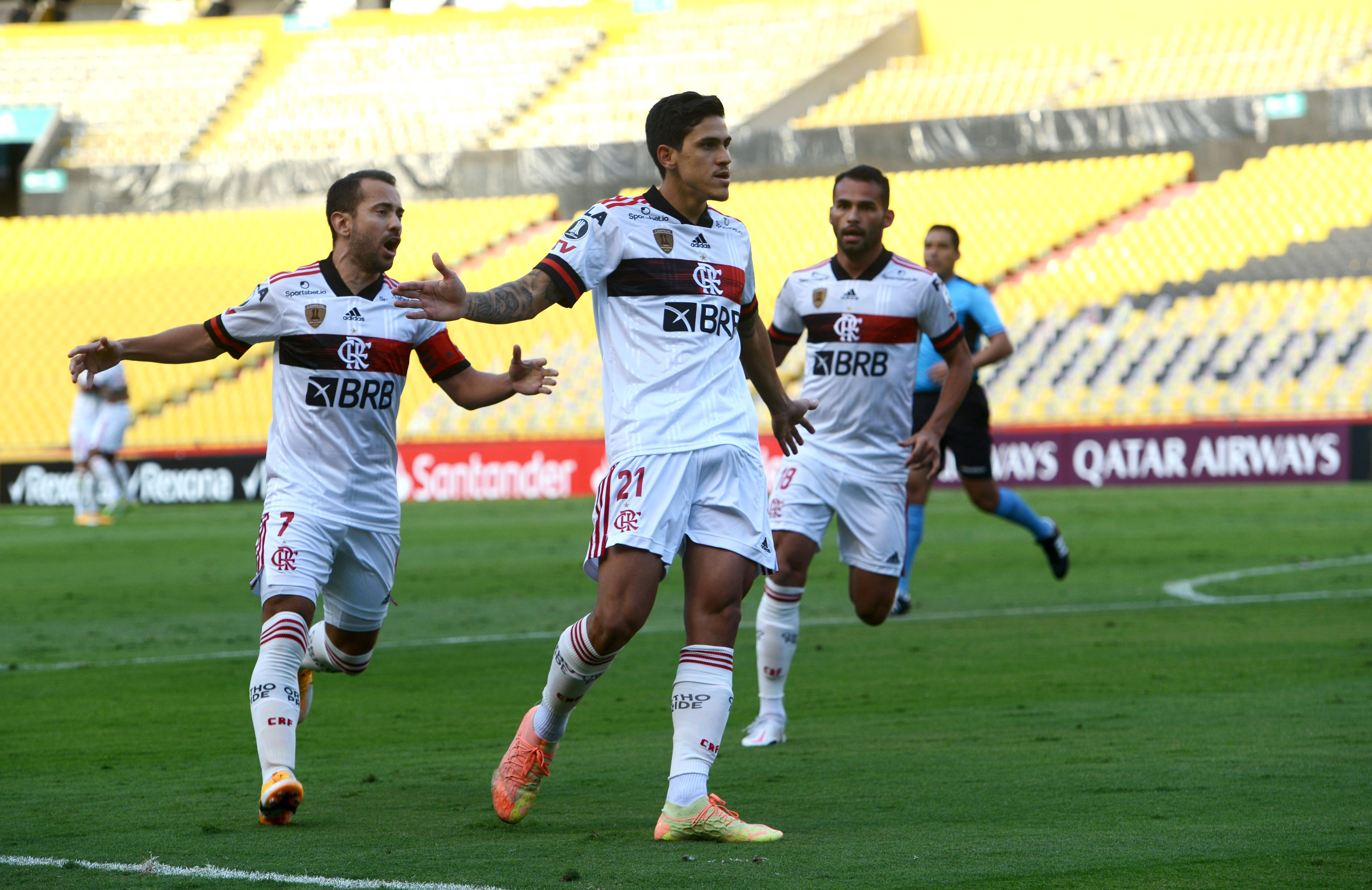 Flamengo hundió a Barcelona de Guayaquil en polémico duelo de la Copa Libertadores
