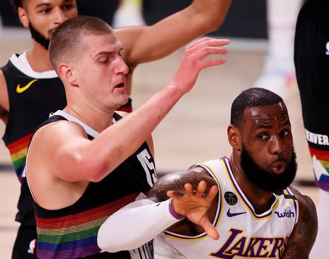 Murray y Jokic hicieron frente al poderío de LeBron y Davis en el triunfo de Denver ante Los Lakers