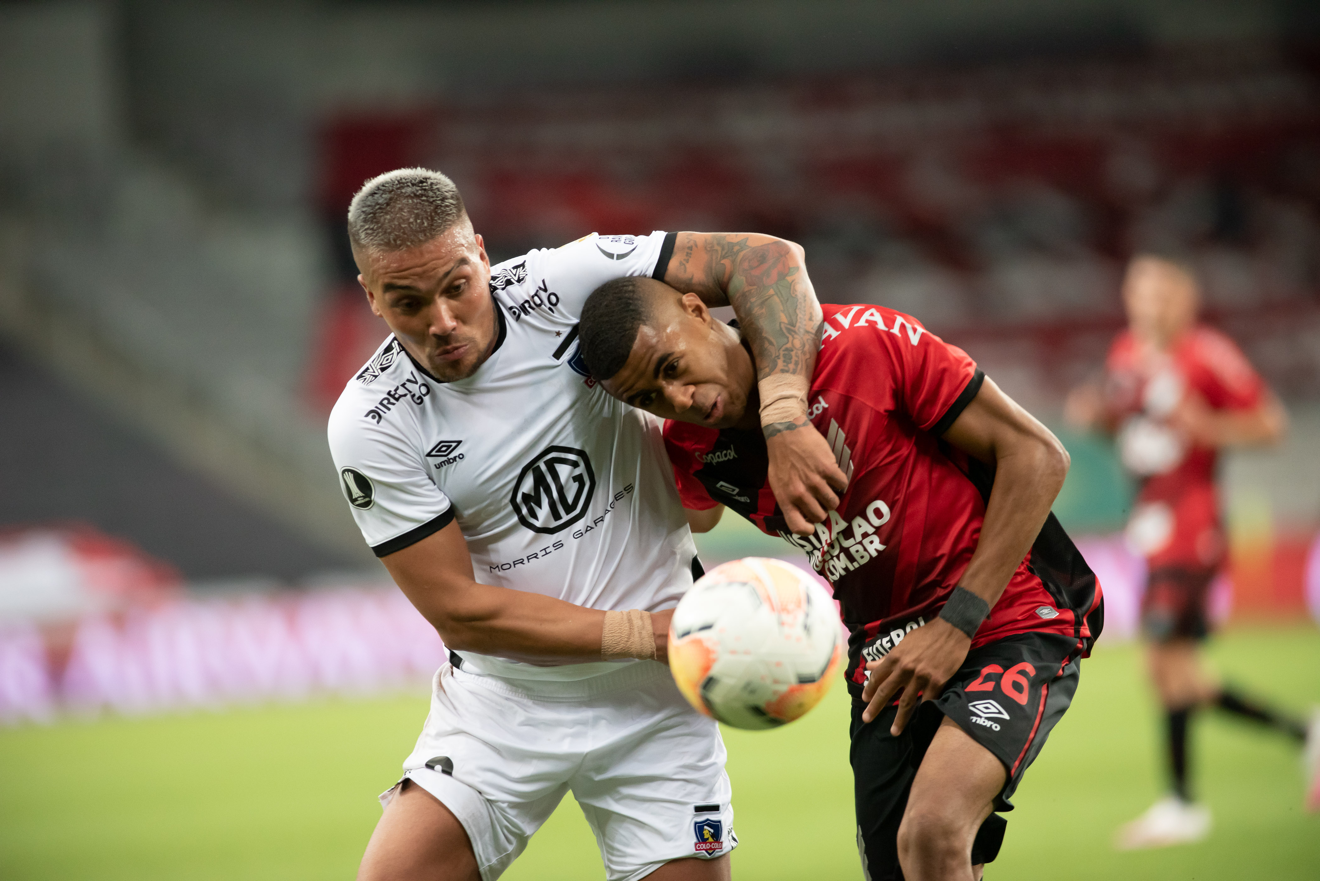 Un deslucido Colo Colo cosechó una derrota ante Atlético Paranaense y se complicó en la Libertadores