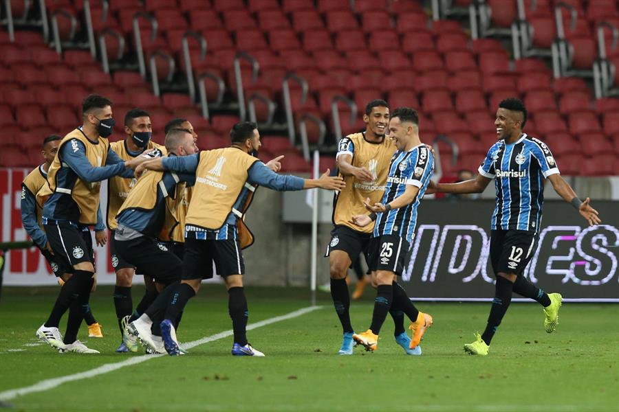 Gremio encendió la pelea en el grupo de U. Católica tras ganar el clásico a Inter en la Copa