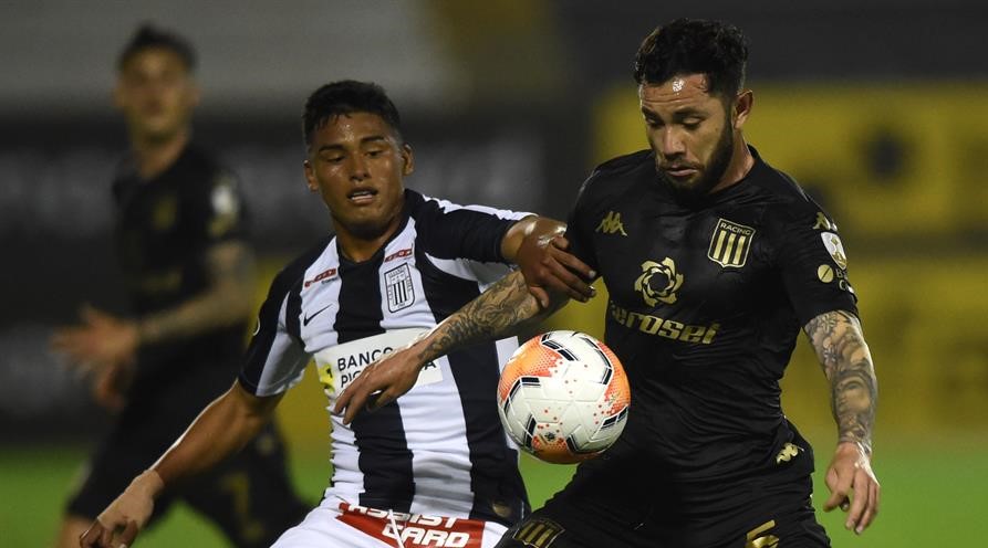 Racing venció a Alianza Lima de Mario Salas y sepultó sus chances en la Copa Libertadores
