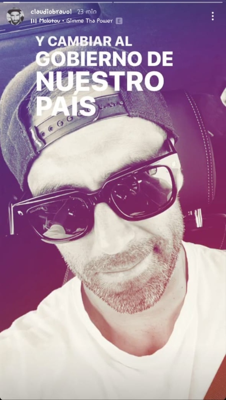 Claudio Bravo al ritmo de Molotov: “Y cambiar al gobierno de nuestro país”