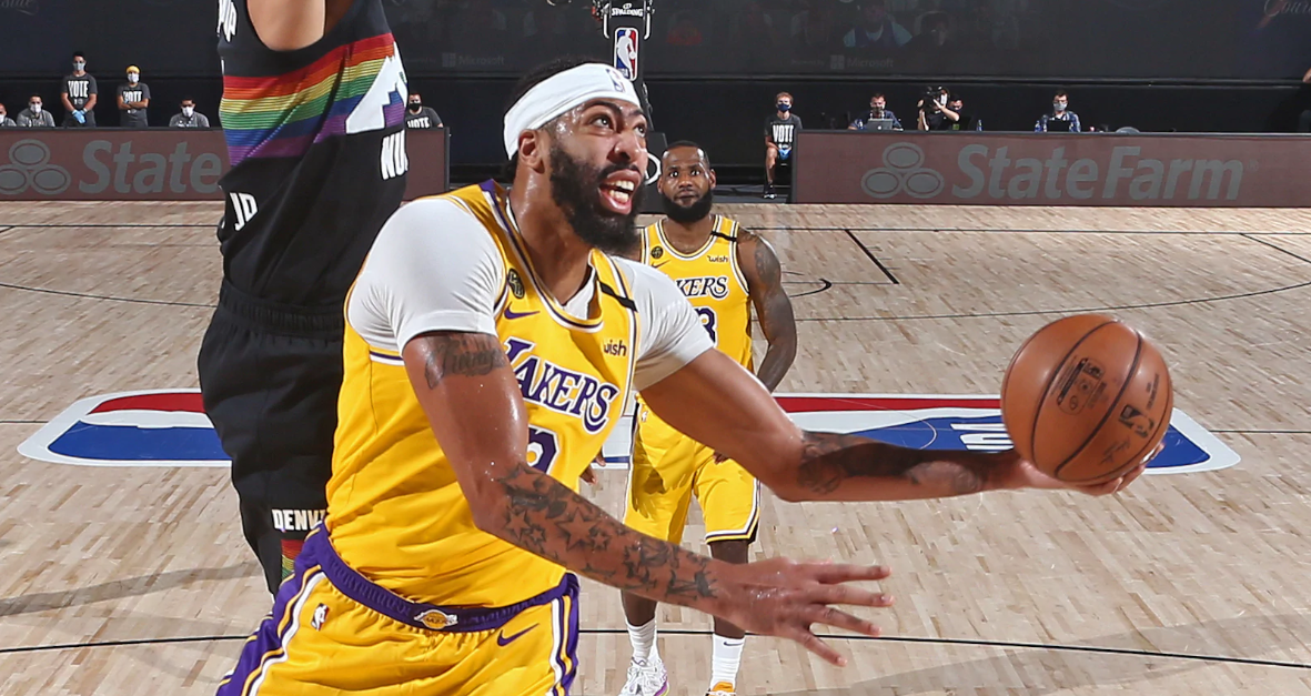 Anthony Davis y LeBron James combinaron 60 puntos en el triunfo de Los Lakers ante Denver
