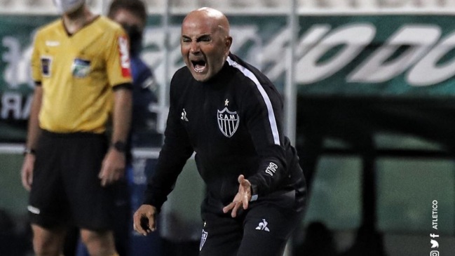 Atlético Mineiro de Sampaoli se escapó en la cima en Brasil al tumbar al próximo rival de la UC