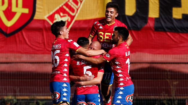 Cristian Palacios golpeó en el final del primer tiempo e igualó para U. Española ante U. de Chile