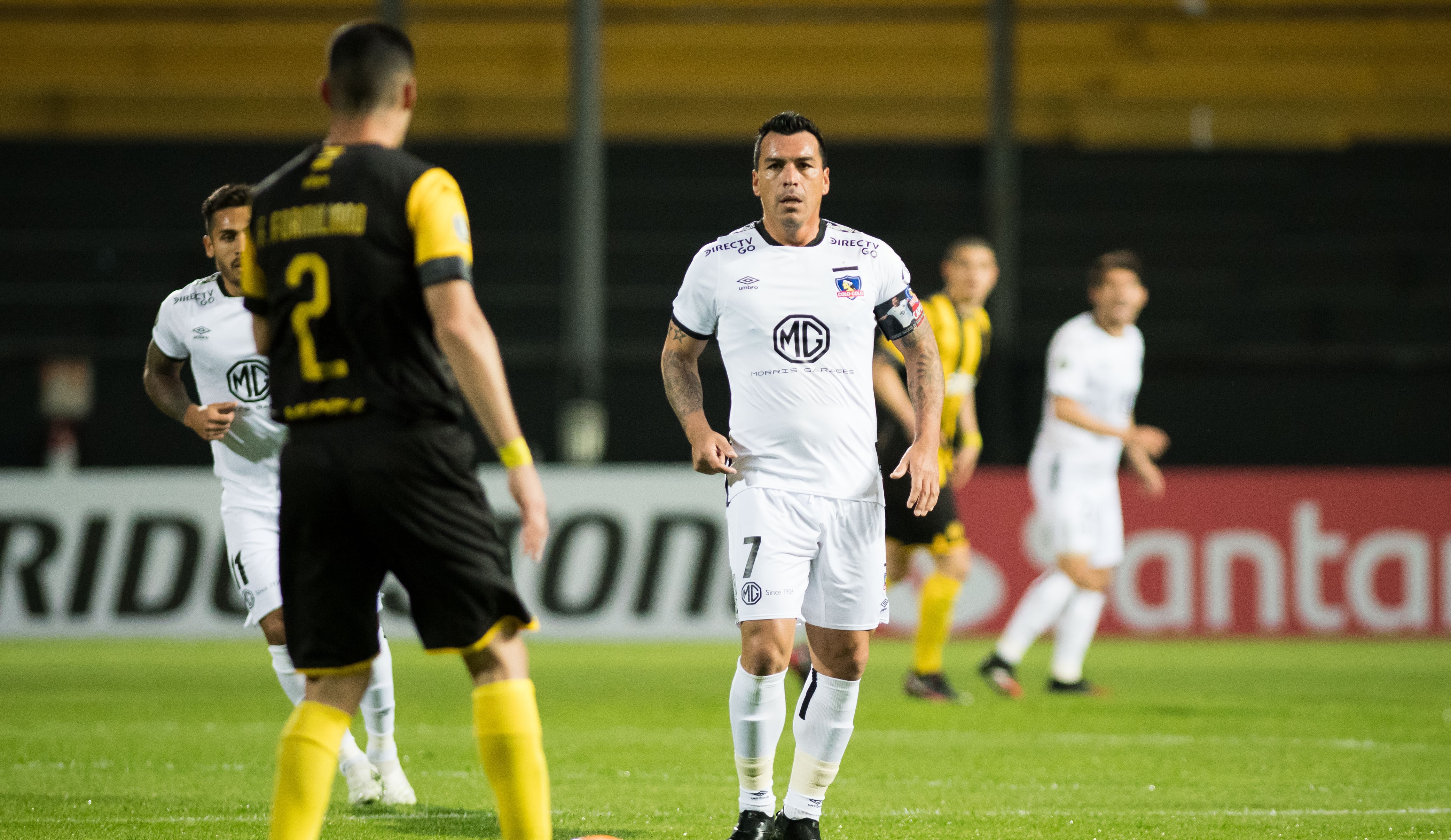 Colo Colo sucumbió ante Peñarol y quedó al borde de la eliminación en la Copa Libertadores