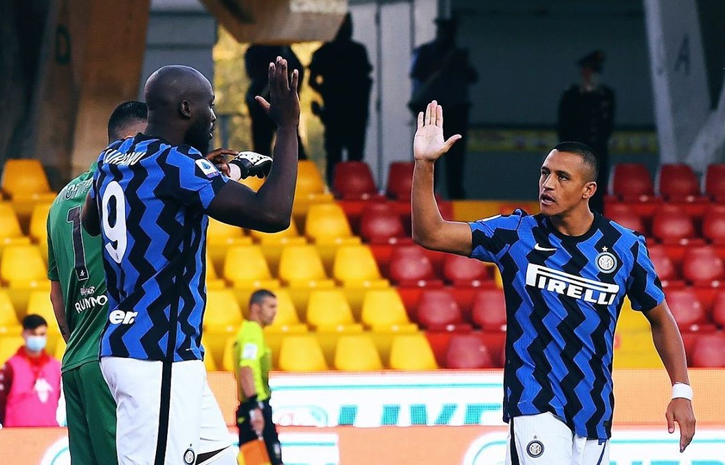 Prensa italiana elogió a un “endemoniado” Alexis y un “esperanzador” Vidal tras goleada de Inter