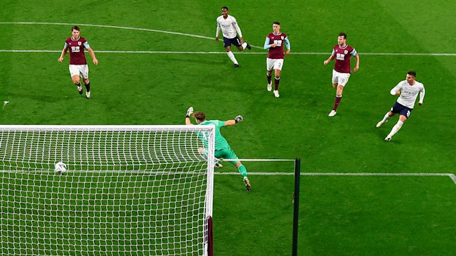 Ferrán Torres marcó su primer gol con Manchester City en sólido triunfo sobre Burnley