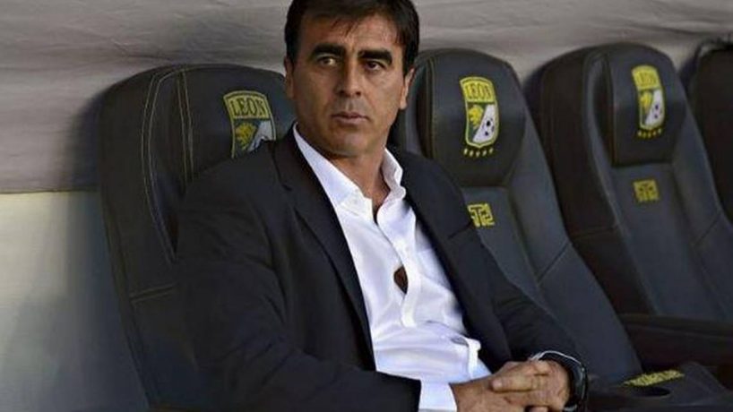 Blanco y Negro resolverá este jueves si le hace una oferta a Gustavo Quinteros