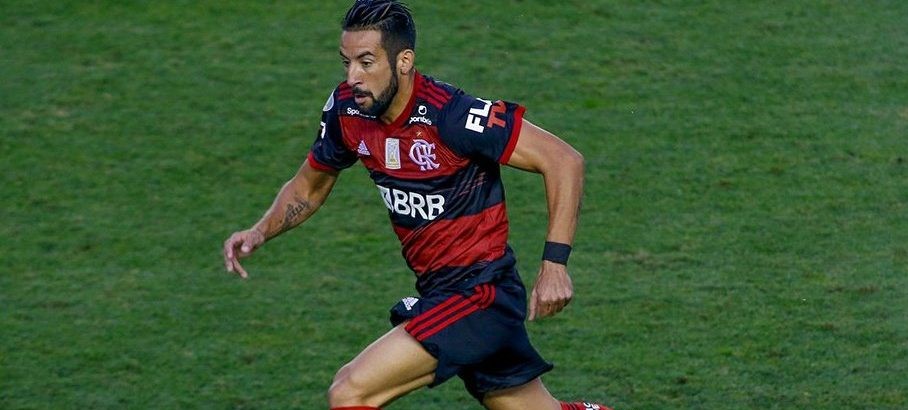 Una buena para la Roja: Mauricio Isla ingresó en la goleada de Flamengo ante I. del Valle en la Libertadores