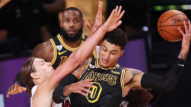 Los Angeles Lakers tumbó a Miami Heat y amplió su ventaja en las finales de la NBA