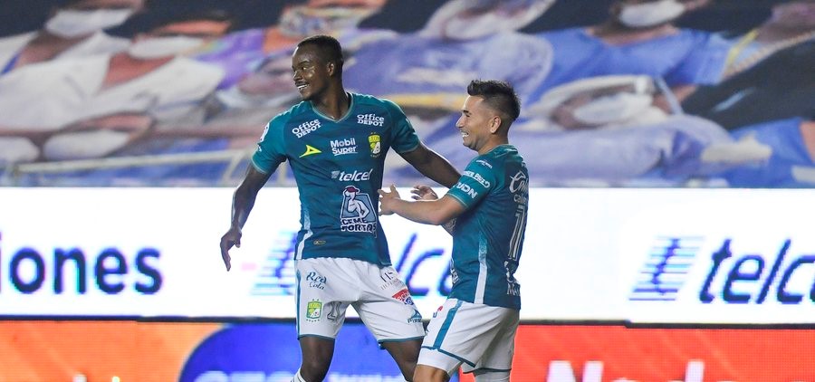 Jean Meneses anotó un golazo de tiro libre en triunfo de León sobre Mazatlán