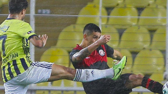 Enzo Roco jugó todo el partido en derrota de Karagumruk ante Fenerbahce en la liga turca
