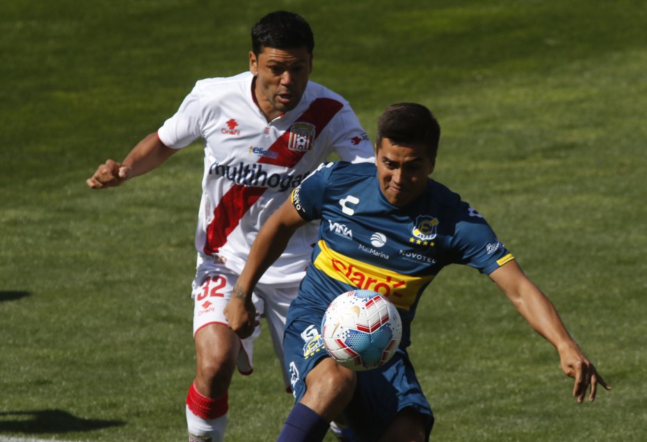 Herrera, Pol y Echeverría le dieron el triunfo a Everton sobre Curicó Unido