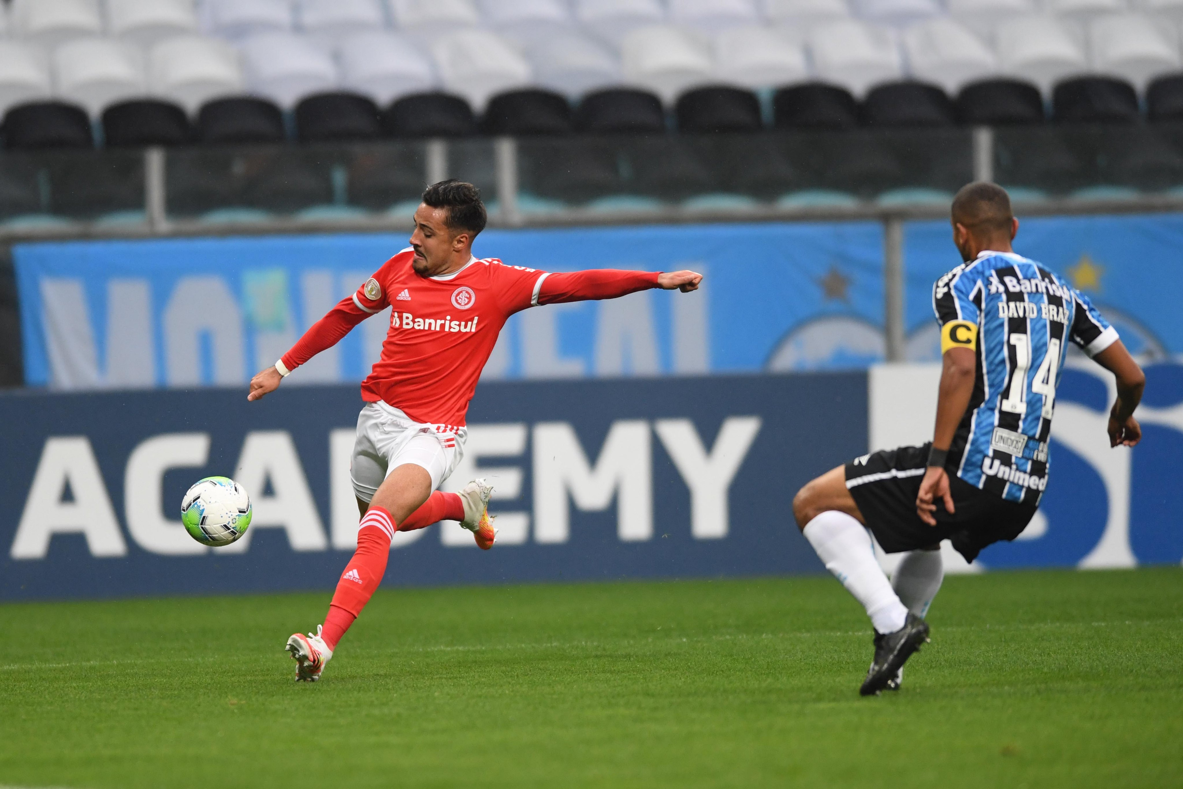 Gremio e Internacional protagonizaron un intenso empate en el clásico de Porto Alegre