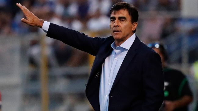 Gustavo Quinteros arribará este domingo a Chile para asumir en Colo Colo