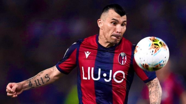 Más alarmas para la Roja: Gary Medel salió lesionado en duelo de Bologna