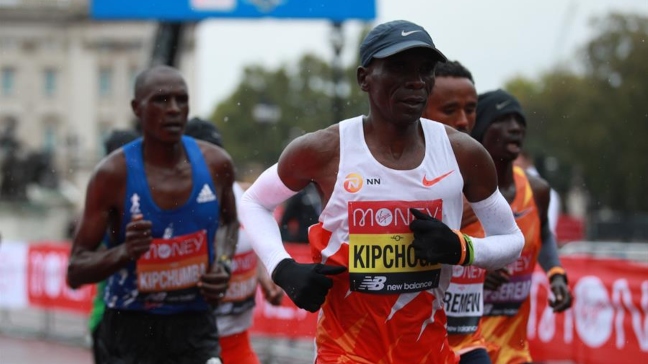 Eliud Kipchoge perdió un largo invicto en el Maratón de Londres