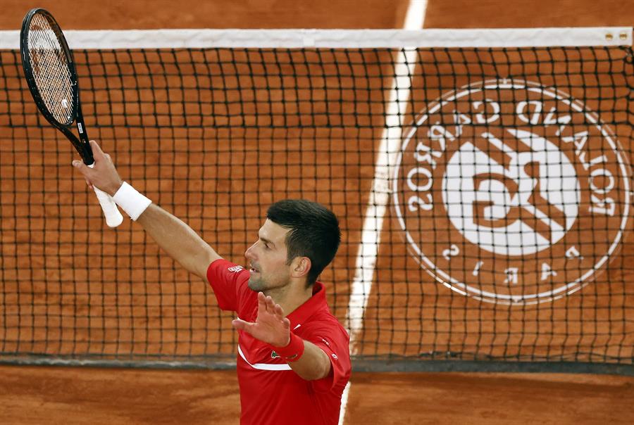 Novak Djokovic se deshizo del verdugo de Cristian Garin y avanzó a cuartos en Roland Garros