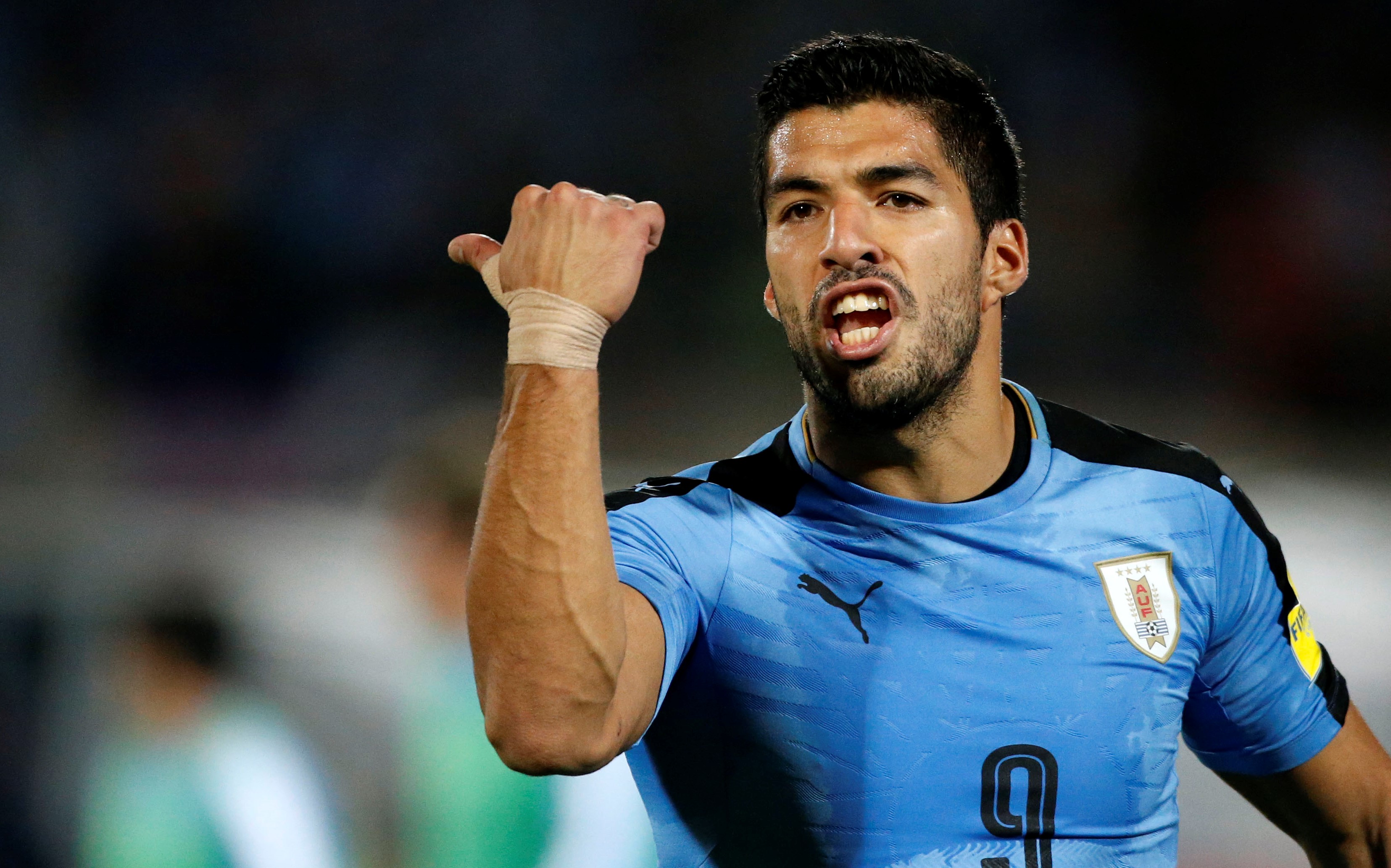 Experiencia y juventud: La formación que tiene en mente Tabárez en Uruguay para recibir a Chile