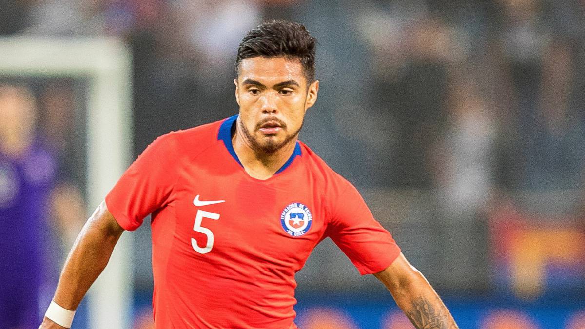 Paulo Díaz: Debo asumir el mando de la defensa ante Uruguay y Colombia, lo hago con responsabilidad