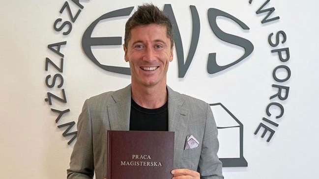 ¡Genio también fuera de la cancha! Lewandowski obtuvo maestría en Educación del Deporte