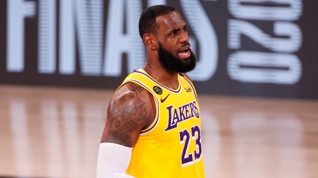 Lakers dominó a Heat en la cuarta final de la NBA con un inspirado LeBron James