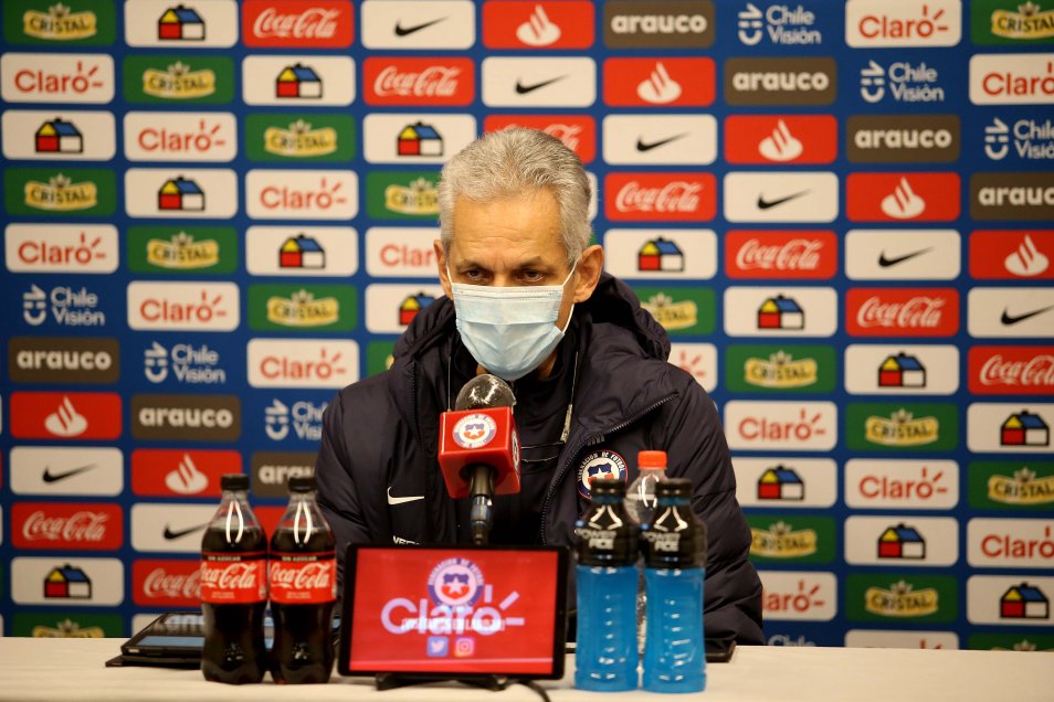 La selección chilena llegó a Montevideo para su estreno ante Uruguay en Clasificatorias