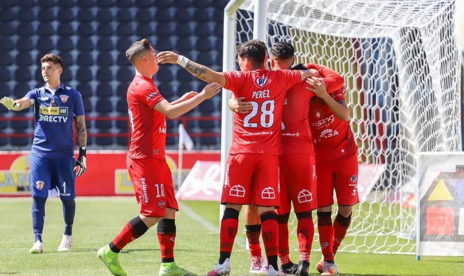 Ñublense derribó a San Luis en Quillota y sigue como sólido líder en la Primera B