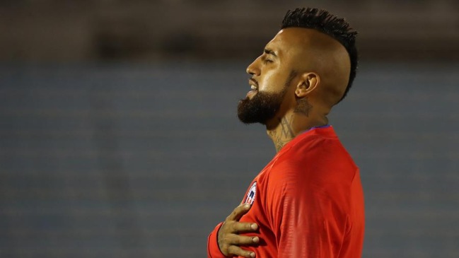 Emocionante aún sin público: El himno de Chile en la previa del duelo con Uruguay