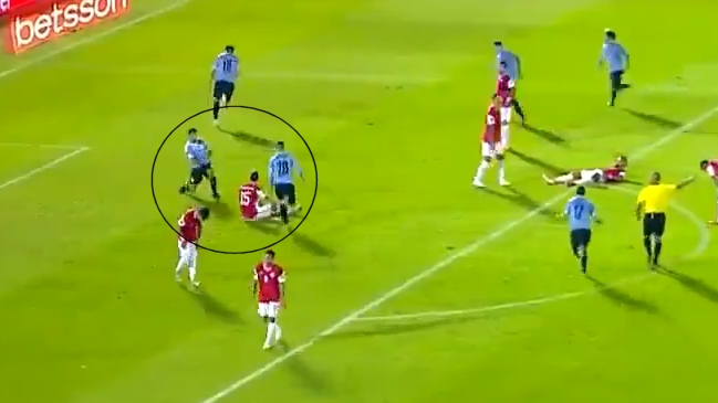 El criticado festejo de Luis Suárez dirigido a Francisco Sierralta en segundo gol de Uruguay