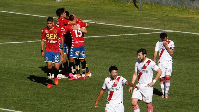 Unión Española remontó sobre el final ante Curicó y se afirmó en los primeros puestos