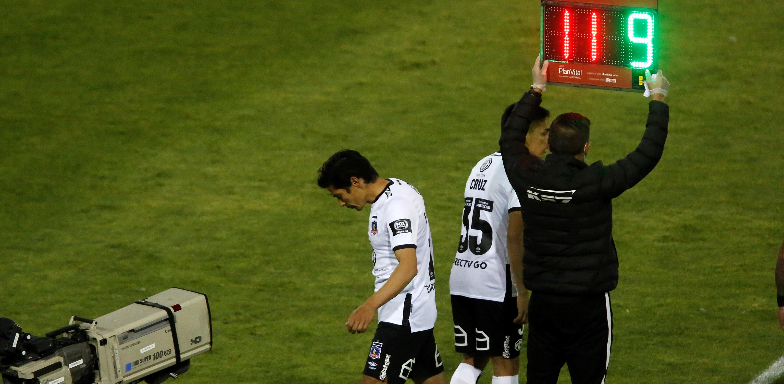 Matías Fernández salió lesionado en el empate de Colo Colo ante Coquimbo Unido