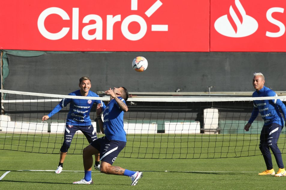 La Roja comenzó su preparación para el duelo ante Colombia en las Clasificatorias