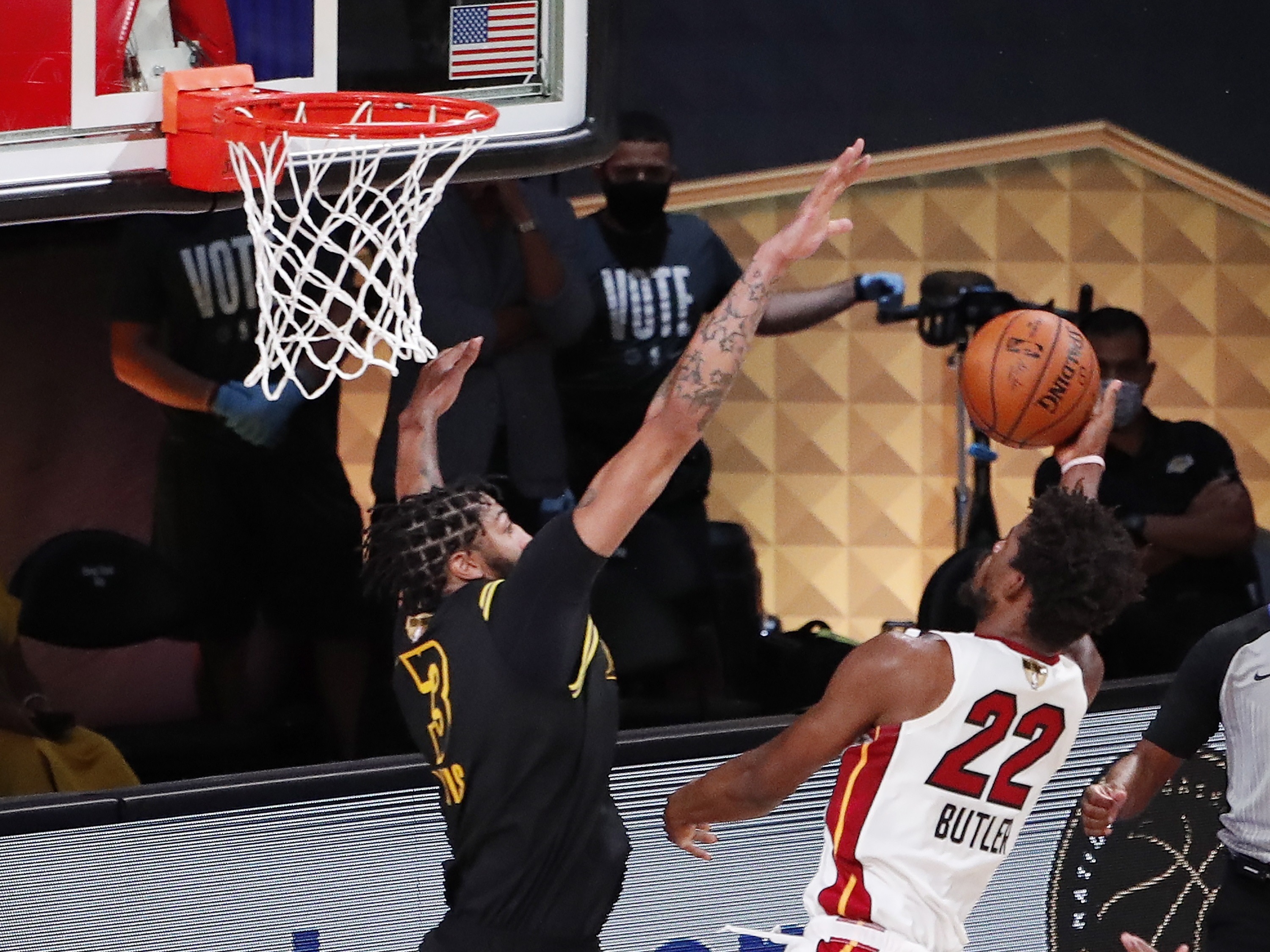 Jimmy Butler fue la figura de Miami Heat en el triunfazo ante Los Angeles Lakers