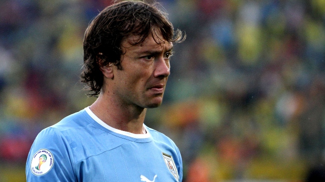 Ex capitán de Uruguay: El VAR fue un desastre, fue penal