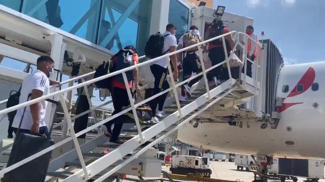 La selección colombiana se embarcó a Chile para enfrentar a la Roja por las Clasificatorias