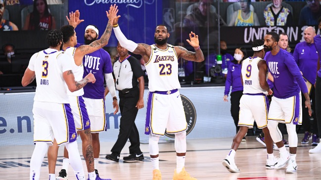 Los Angeles Lakers se consagró campeón de la NBA después de 10 años tras batir a Miami Heat