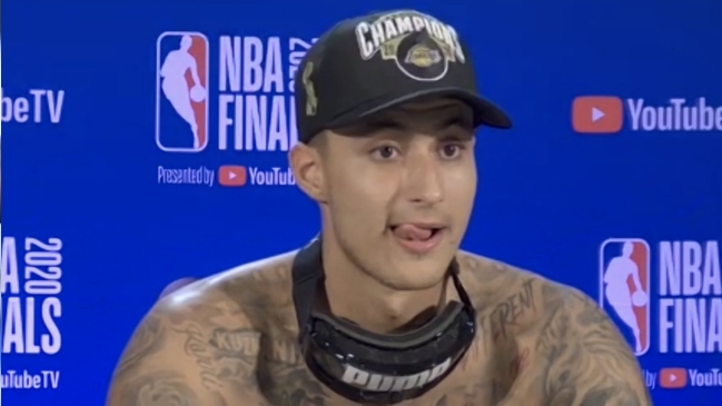 Kyle Kuzma fue borracho y semidesnudo a la conferencia de prensa tras título de los Lakers