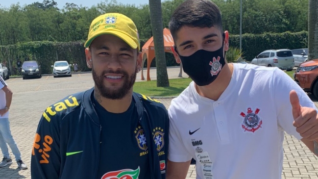 Angelo Araos posó junto a su “amigo” Neymar