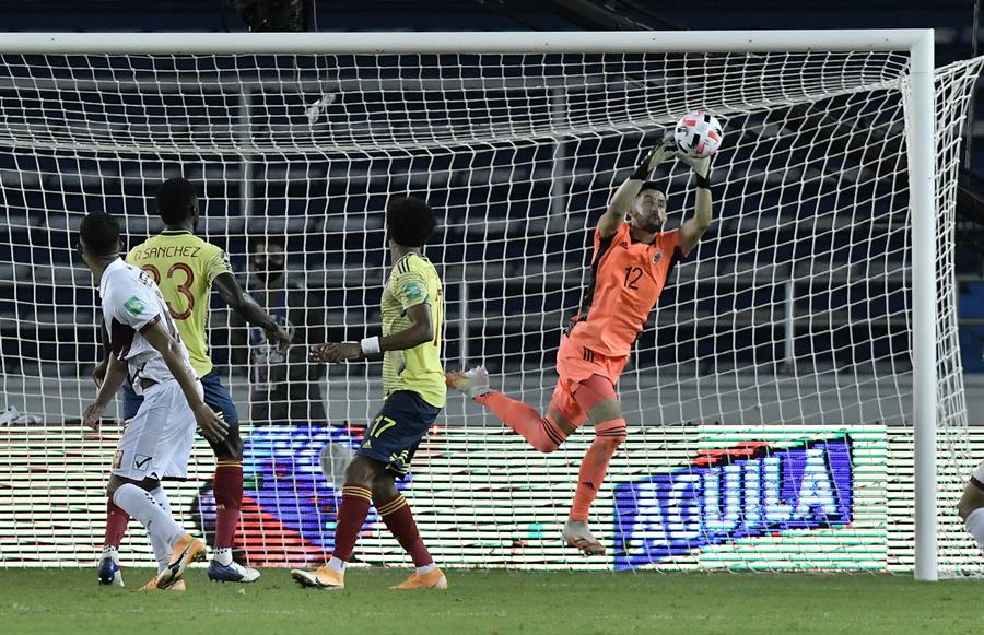 Con James y Zapata a la cabeza: La oncena estelar de Colombia para enfrentar a Chile