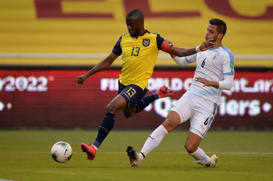 Ecuador mostró su poderío en casa y superó con contundencia a Uruguay