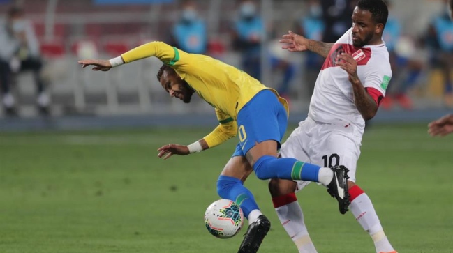 Prensa peruana aseguró que Julio Bascuñán “se robó el show” en duelo ante Brasil