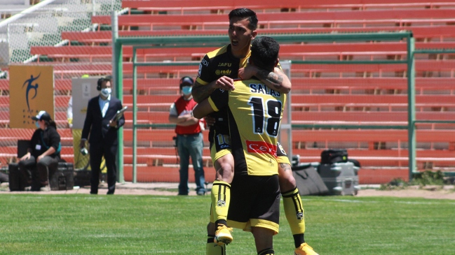 Coquimbo Unido venció a Cobresal y tomó un respiro en la tabla