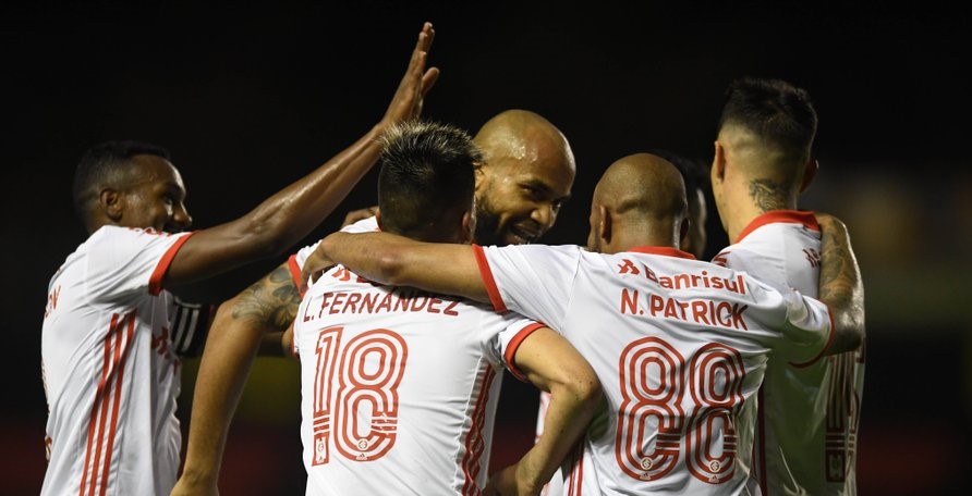 Inter de Porto Alegre alcanzó el liderato en el Brasileirao tras golear a Sport Recife