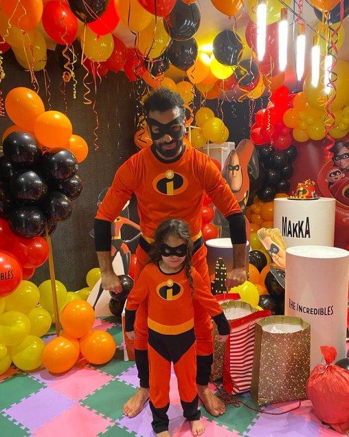 ¡Un padre increíble! Mohamed Salah festejó cómo superhéroe el cumpleaños su hija