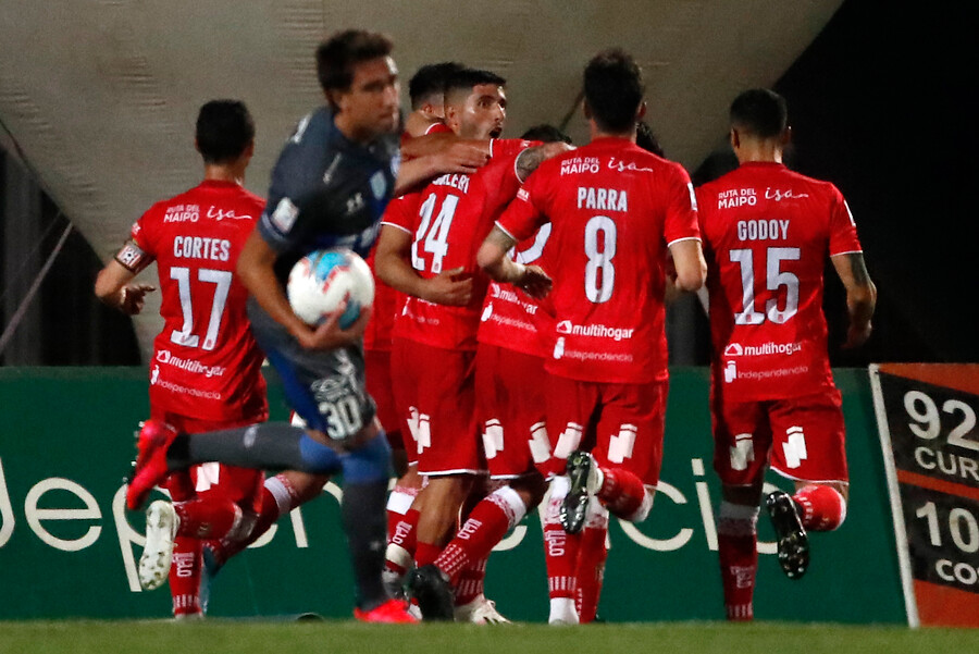 Federico Castro no perdonó desde los 12 pasos y aumentó la ventaja sobre la UC