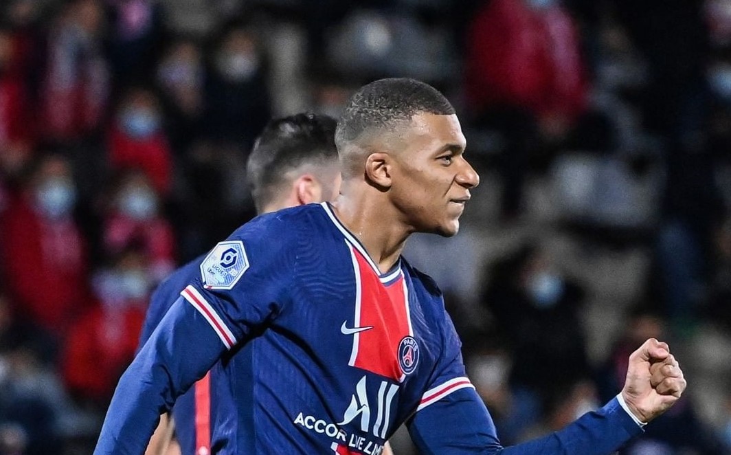 Mbappé firmó un doblete y PSG sumó su quinto triunfo consecutivo en la liga francesa