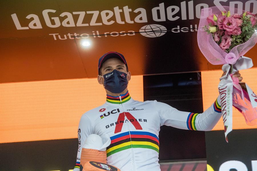 Giro de Italia: Ganna voló en Valdobbiadene y Almeida continúa con la maglia rosa