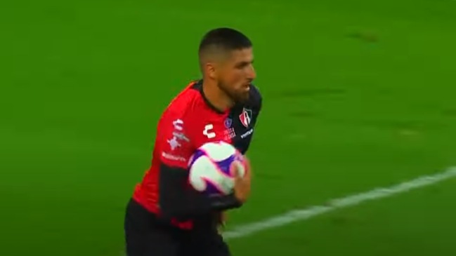 ¡Con olfato goleador! Ignacio Jeraldino anotó en la derrota de Atlas en el clásico ante Chivas